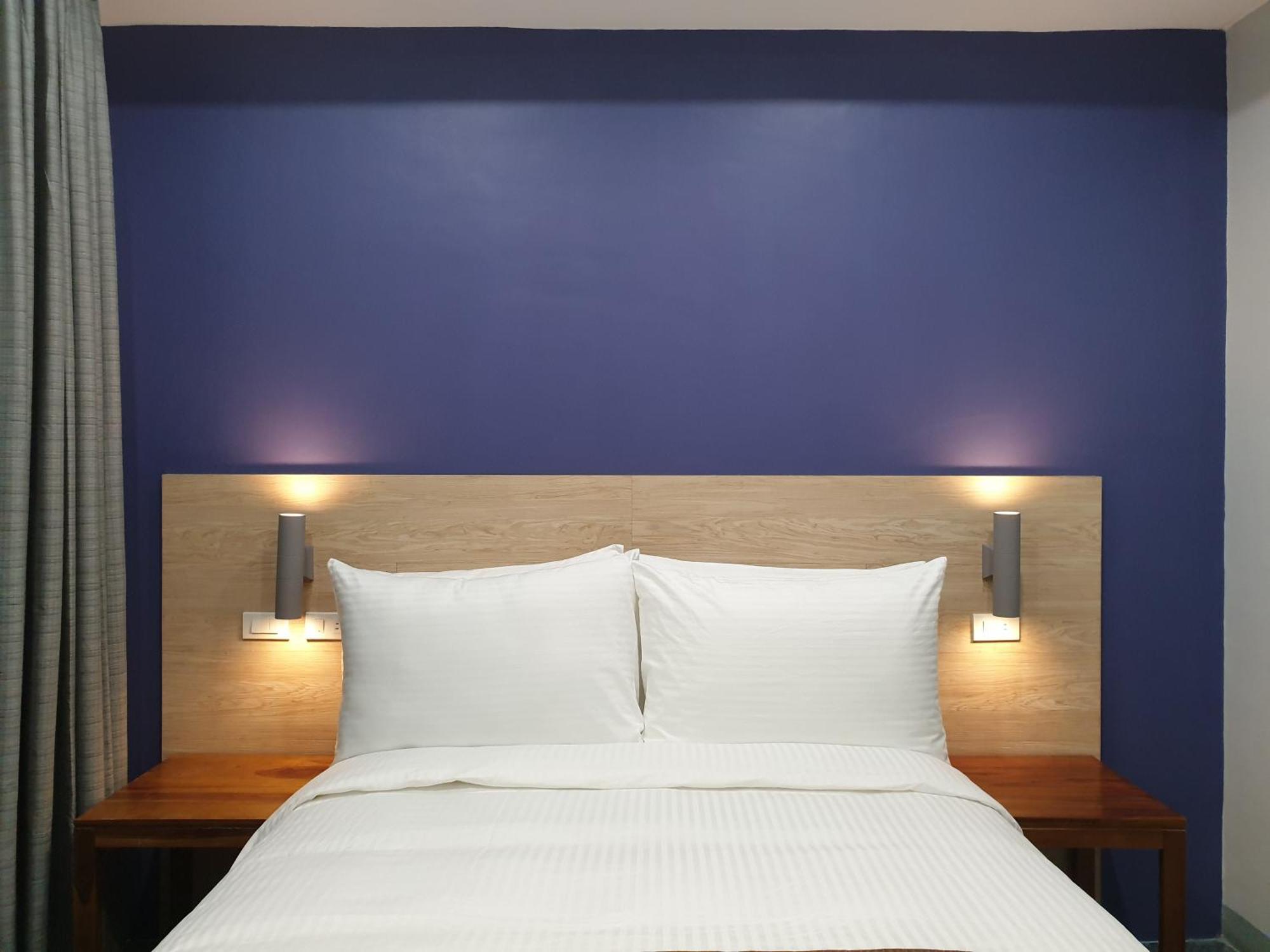 Leez Makati 2*